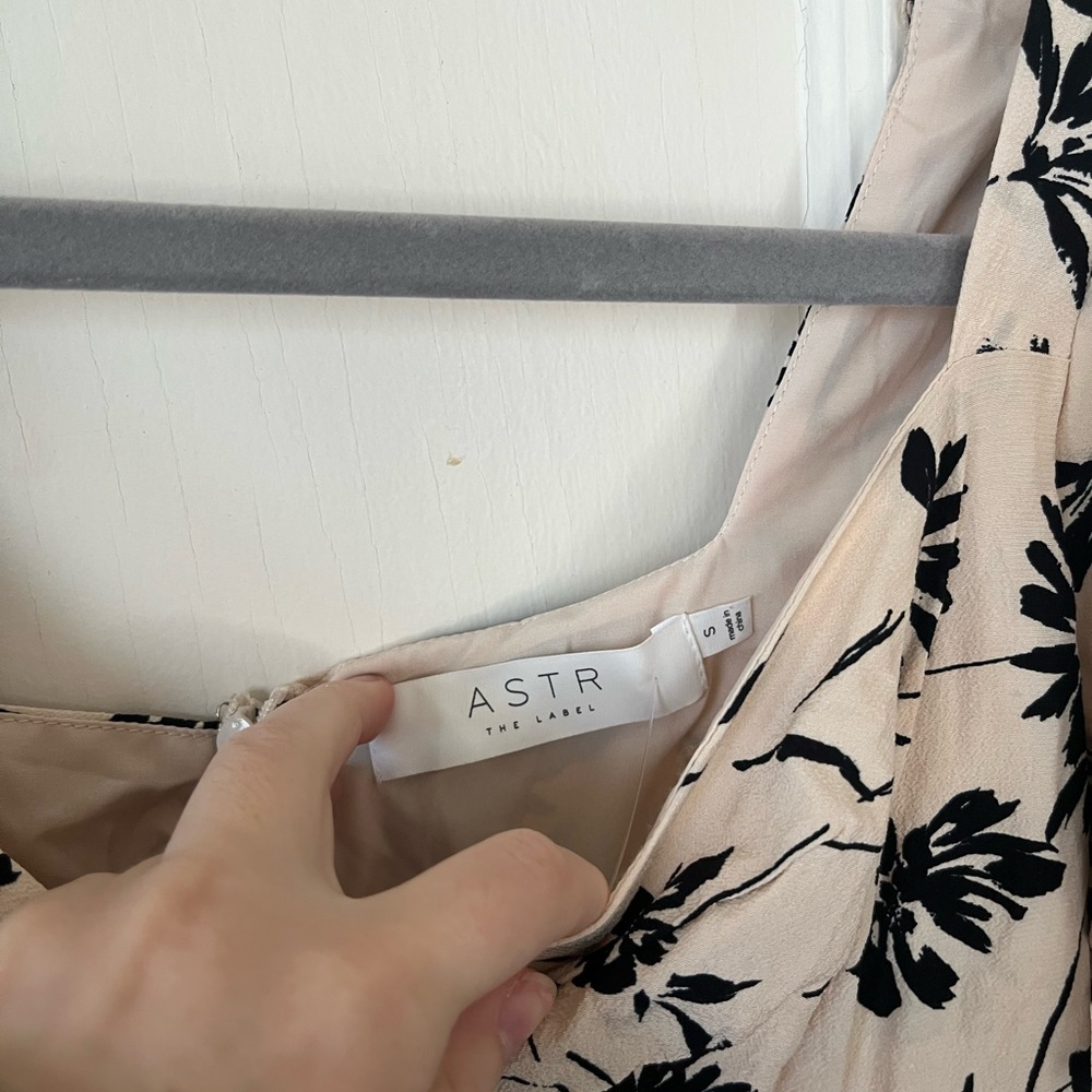 ASTR The Label Cream Puff Sleeve Floral Dress - Picture 2 of 4